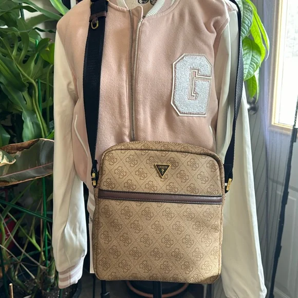 Guess Crossbody Bag - Picture 1 of 3